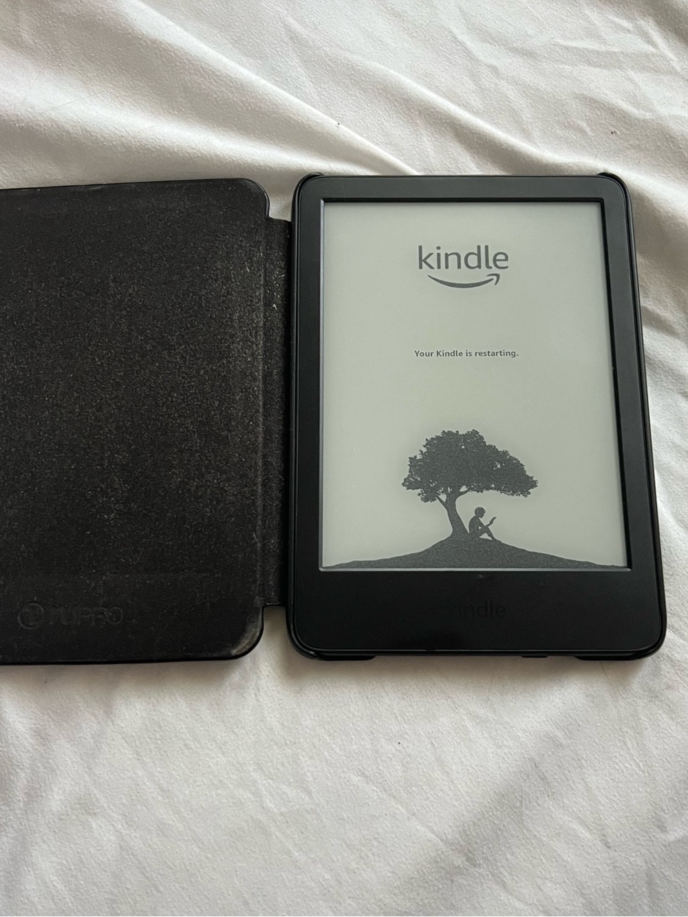 Amazon Kindle eReader in Black with Black Smart Cover